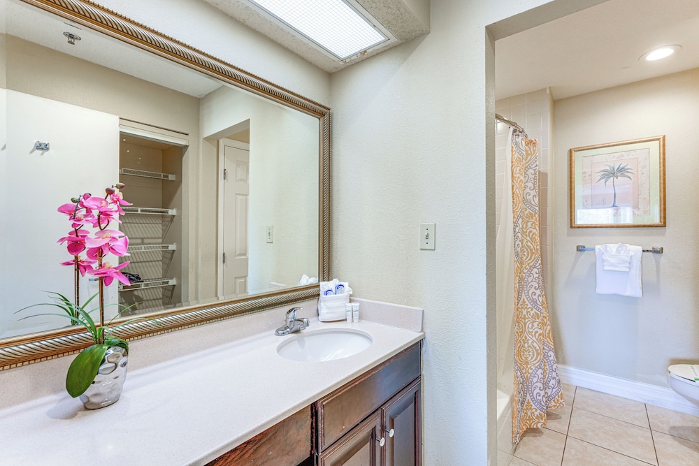 2 Mi to Disney: Resort Condo w/ Pool Access