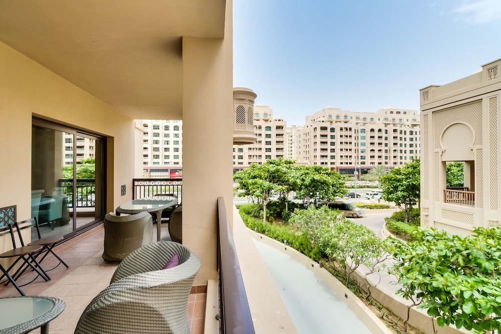 Fairmont North Luxury 2 BR Apt Palm