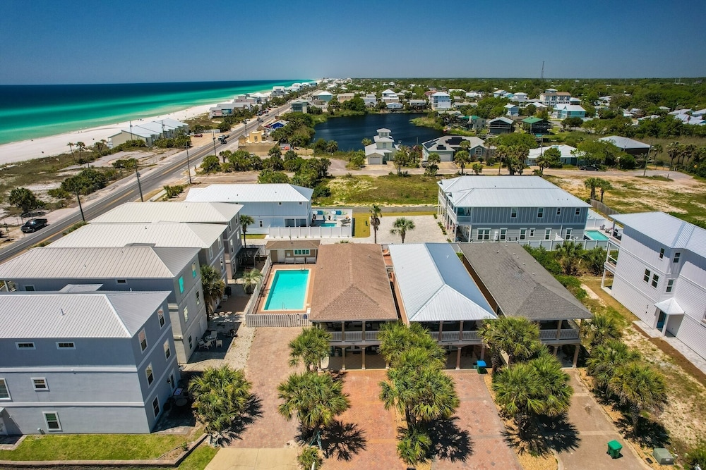 Royal Palms Retreat 3 Bedroom Home by RedAwning view 4