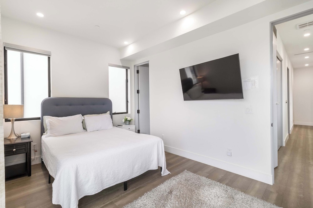 @ Marbella Lane - Luxi 4BR Haven w/ Skyscape Views