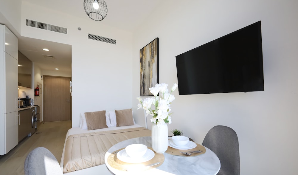 Modern Elegance Studio in Azizi Riviera