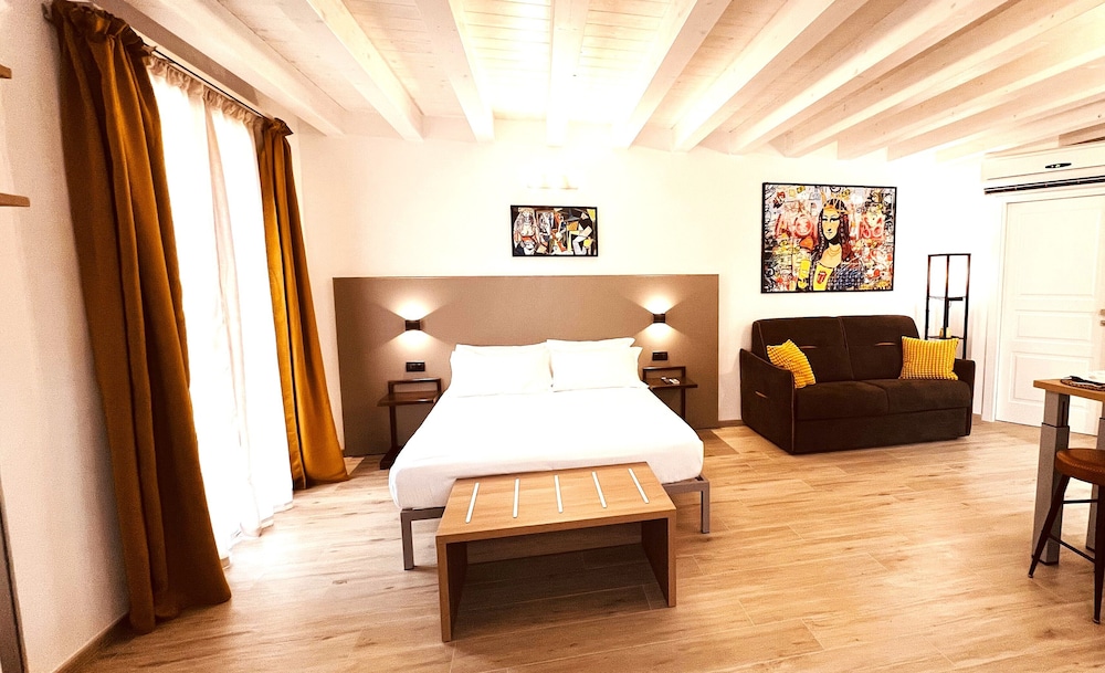 5 Terre hub suite