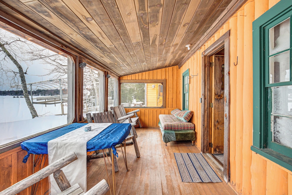 South Twin Lake Cabin w/ Seasonal Dock & Slip!