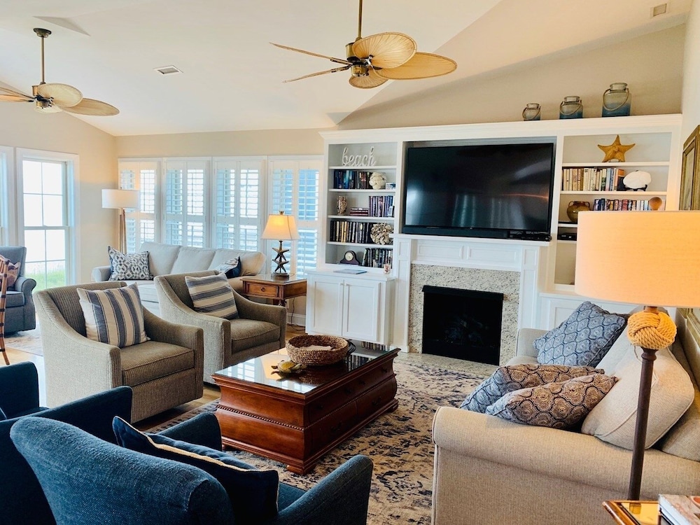 The Seventh Day 6 Bedroom Home by RedAwning