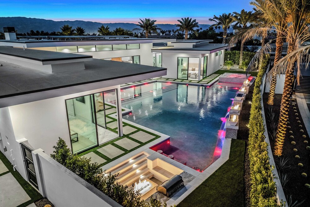 Sleeps 17 Pool & Pickleball Sun-kissed Desert Escape Bravo Villa #1 by Avantstay