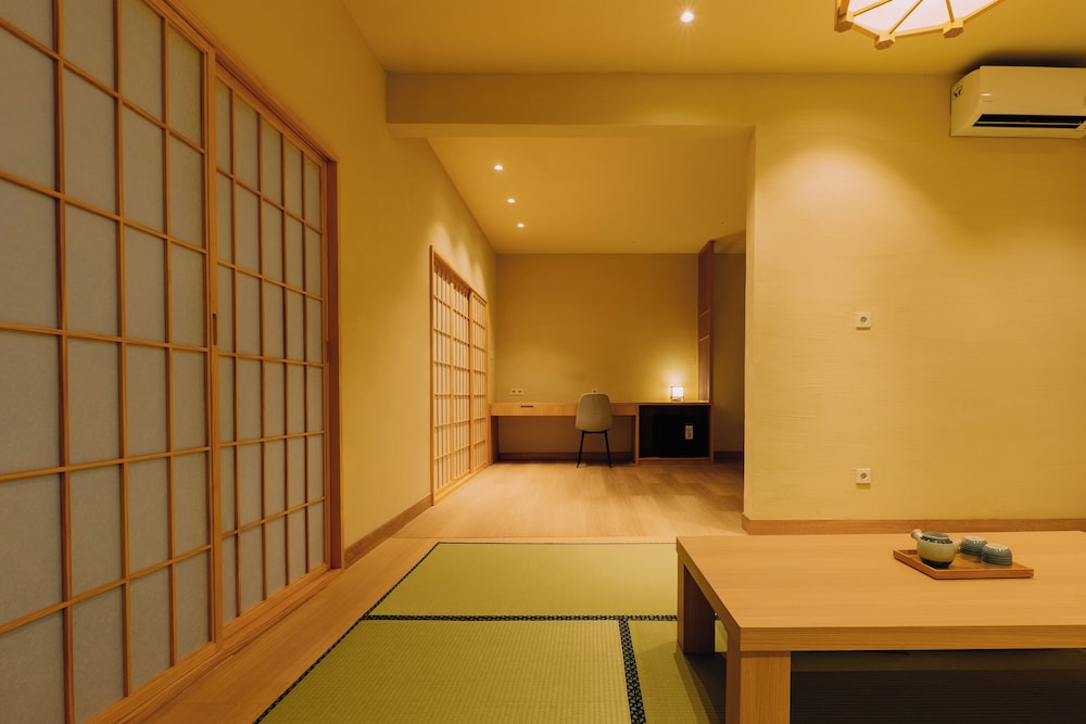 Himawari House
