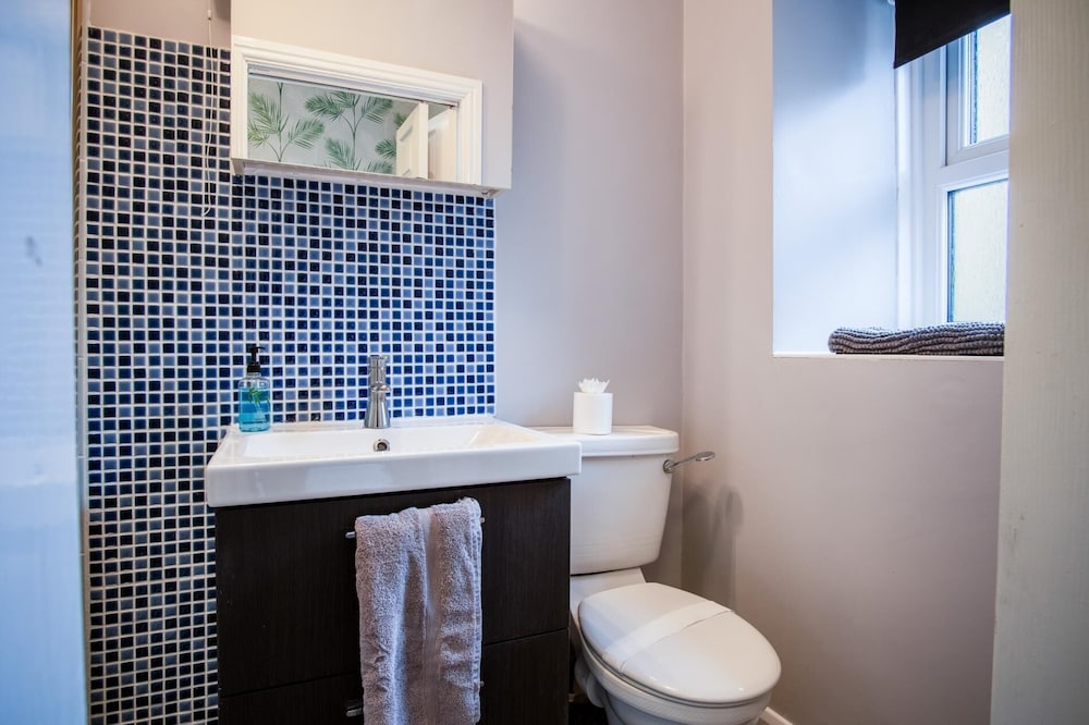 The Lanterns - 9 Bedroom - Sleeps 17 - Saundersfoot Village Centre