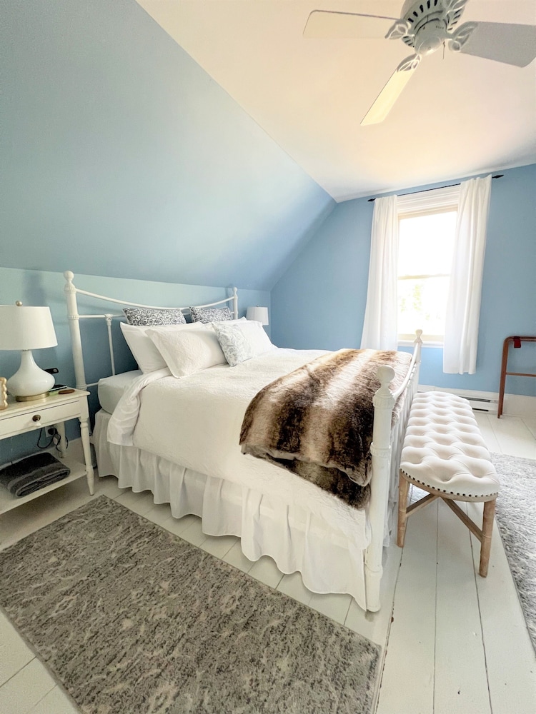 The Saucy Willow Inn and Cottages