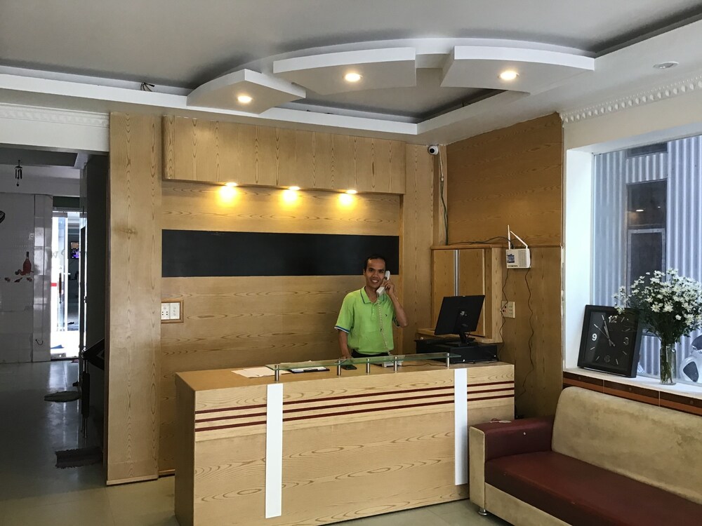 Cong Khanh Hotel - Hostel
