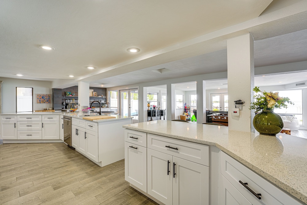Gulf Coast Luxury! Quiet Home 4 Mi to Sponge Docks