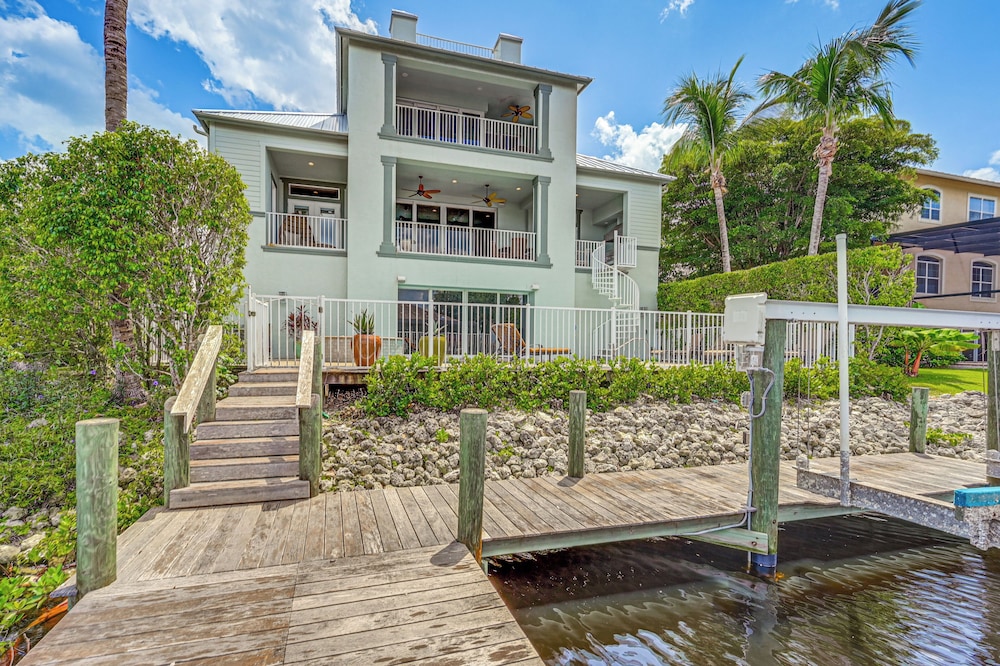 Luxe Bonita Springs Home < 2 Mi to Beach!