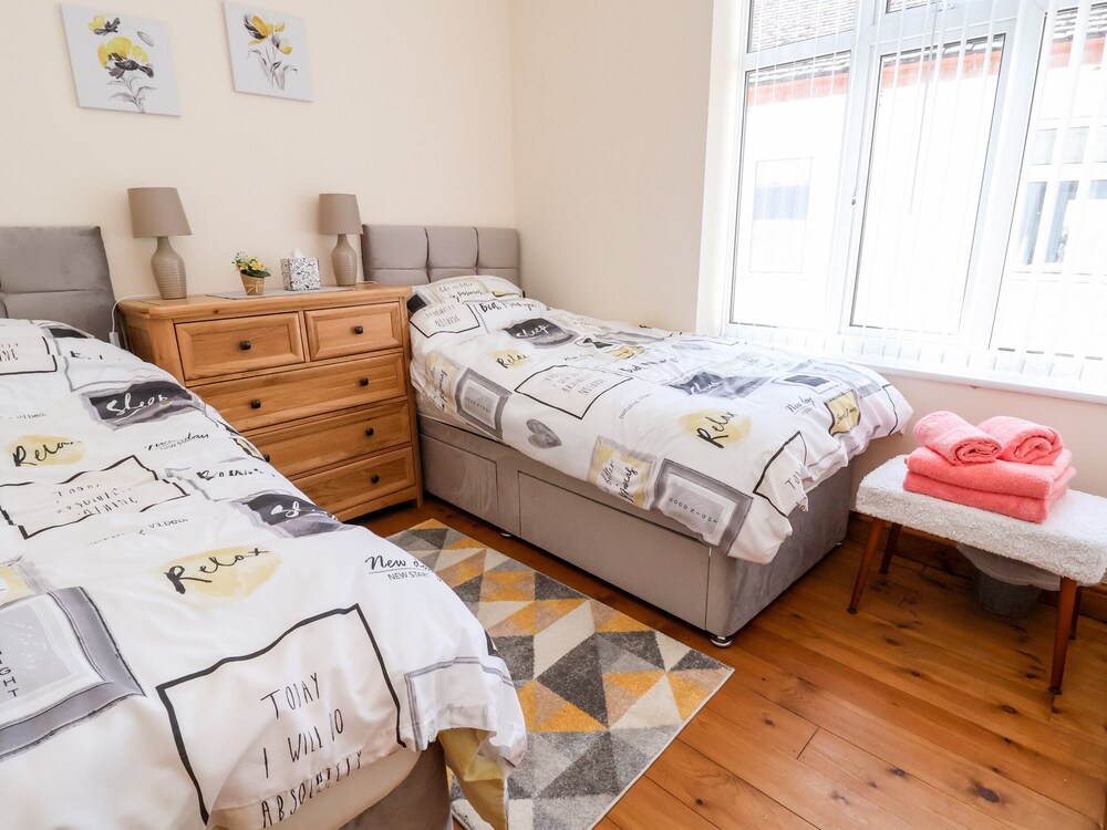 3 Rhyd Drive