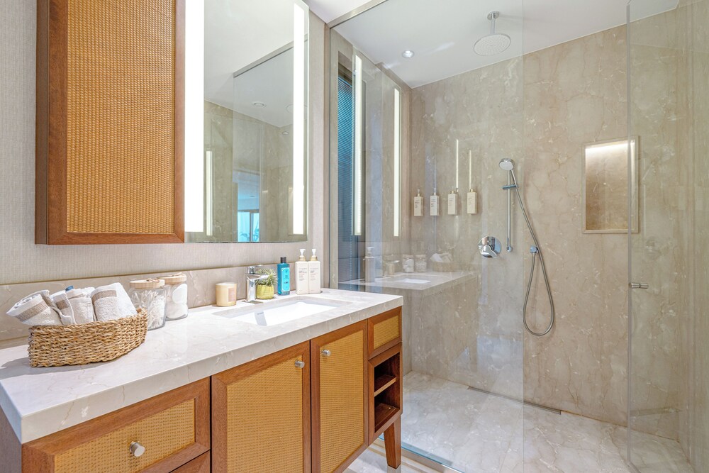 3-Bedroom Beachfront Villa with Hotel Amenities