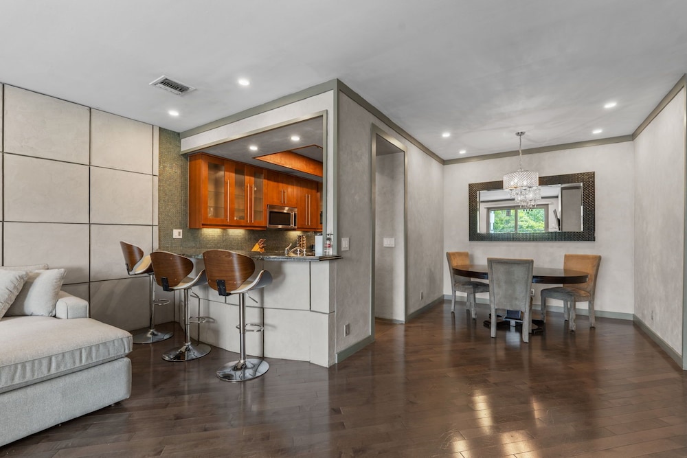 Stylish Westwood Condo