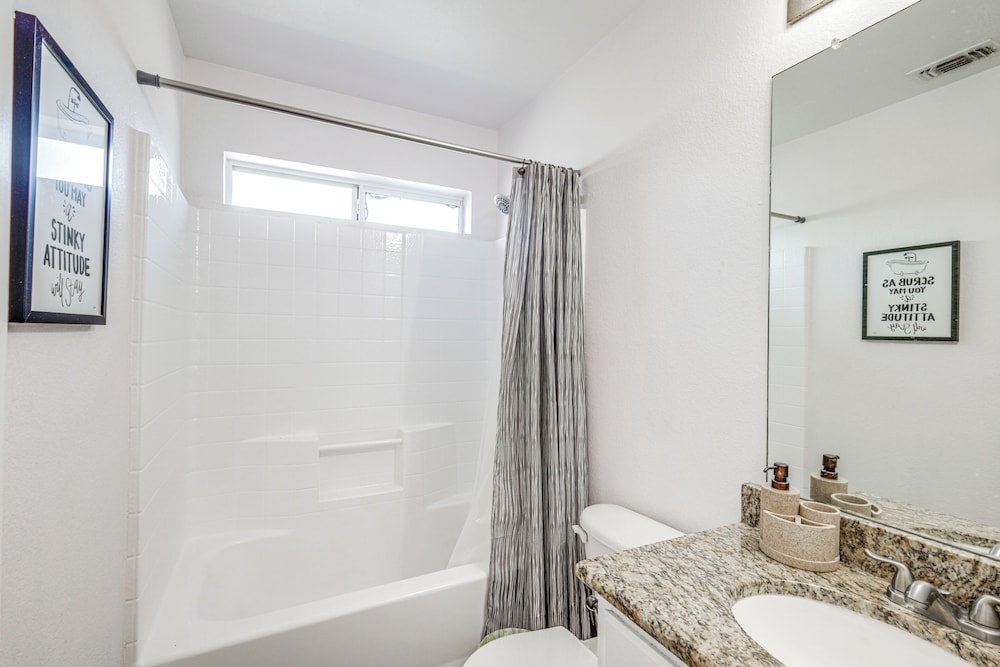 3 Mi to Dfw: Pet-friendly Euless Home