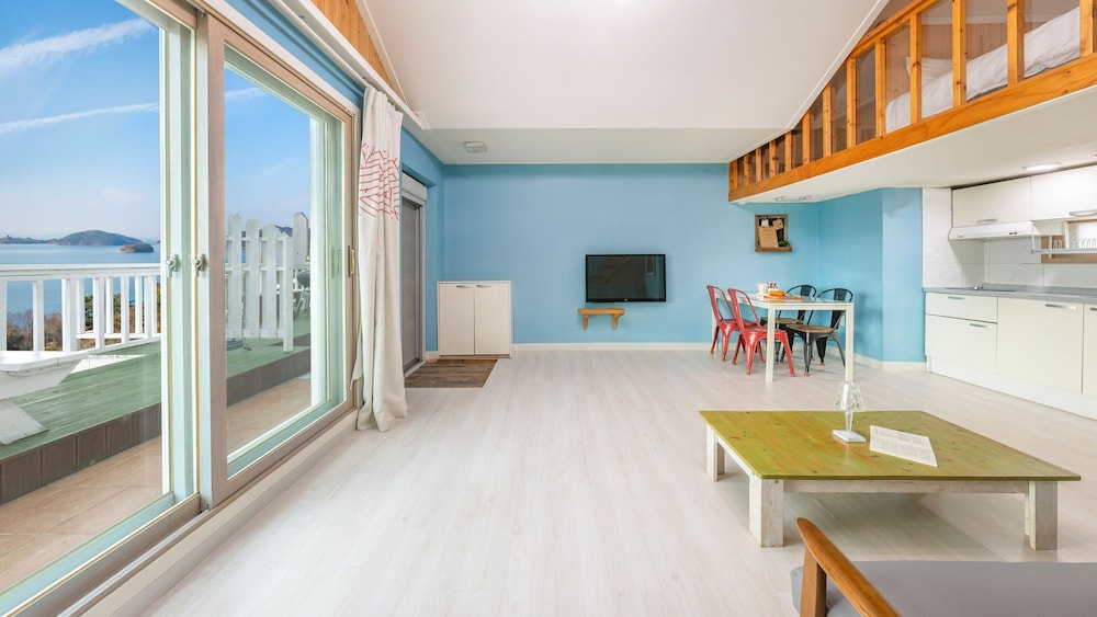 Yeosu Grace Family Pension