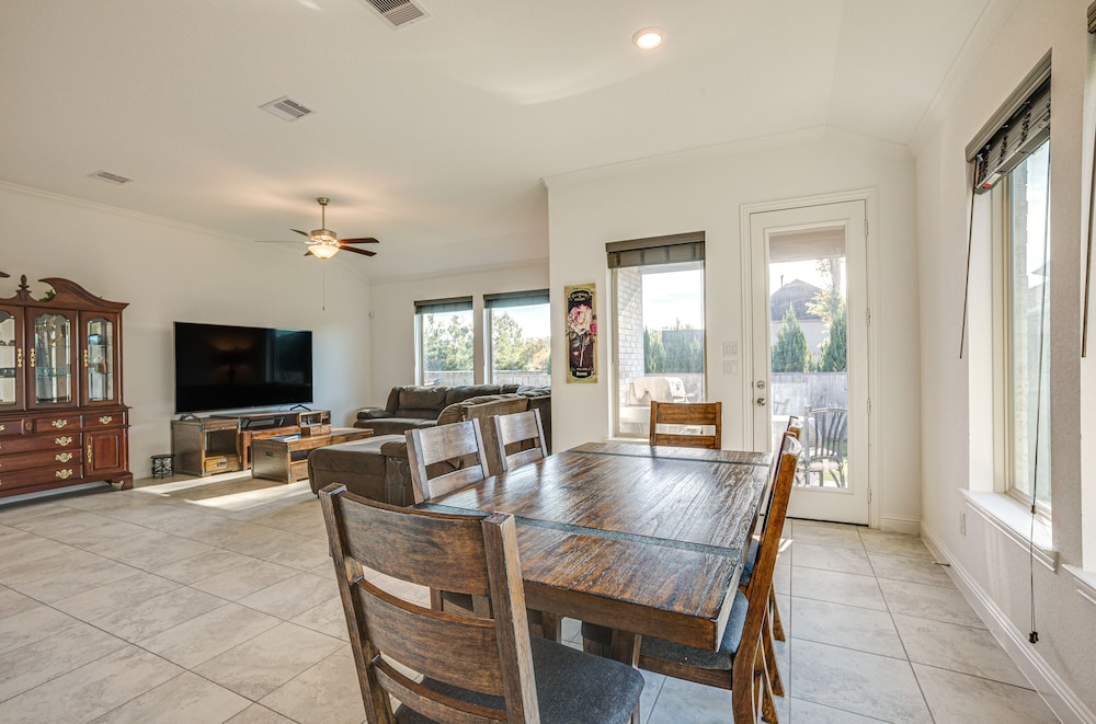 Texas Gem: Home Office Patio, Near Lake Houston - Property Image 11