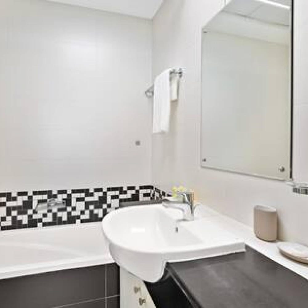Silkhaus Modern Pad With Pool Gym Near Reem Park