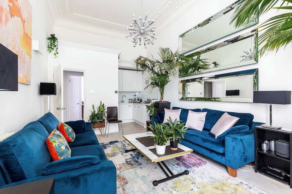 Classic Victorian Flat With Terrace