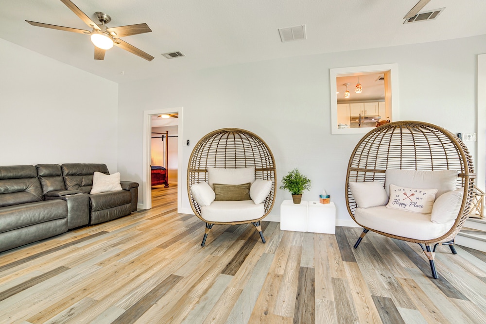 Lake Tawakoni Access + Hot Tub - Wills Point Home!
