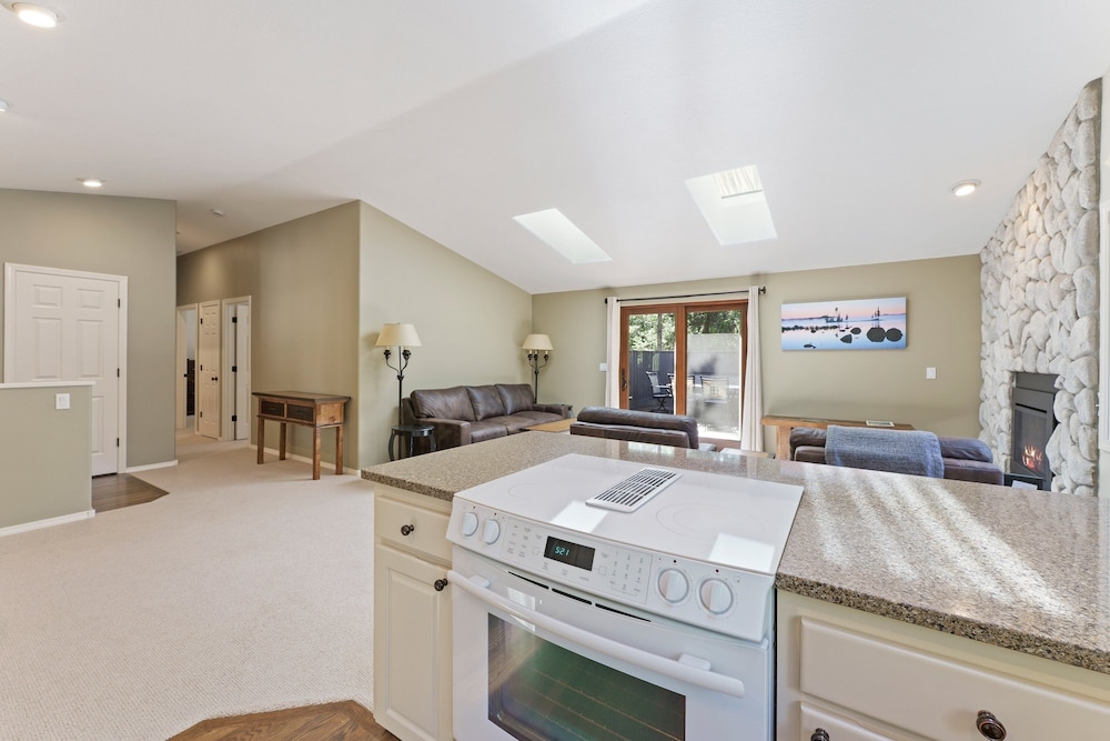 6 Dutchman 3 Bedroom Home