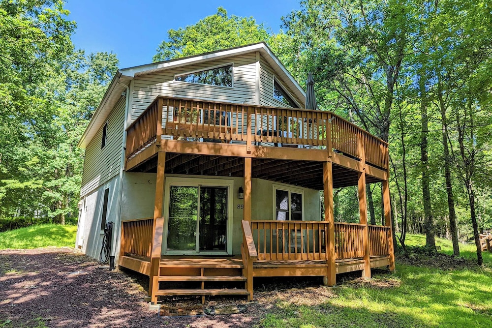 The Bear Foot Lodge by Avantstay Game Room, Deck, Beach/lake Access
