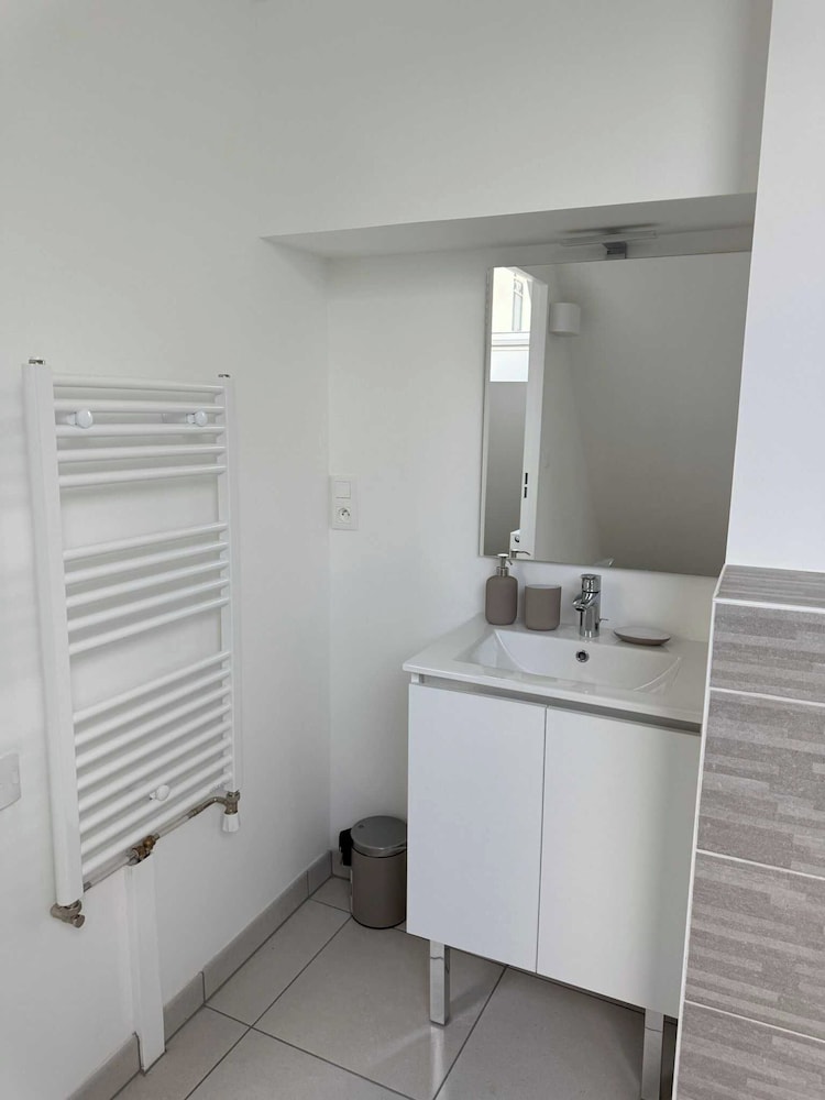 Charming Appt - 3bdr/8p - Near Paris & La Defense