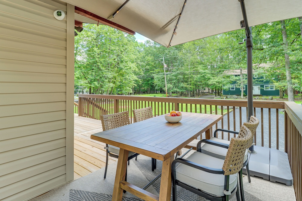 Pool + Lake Access, Yard: Poconos Family Getaway