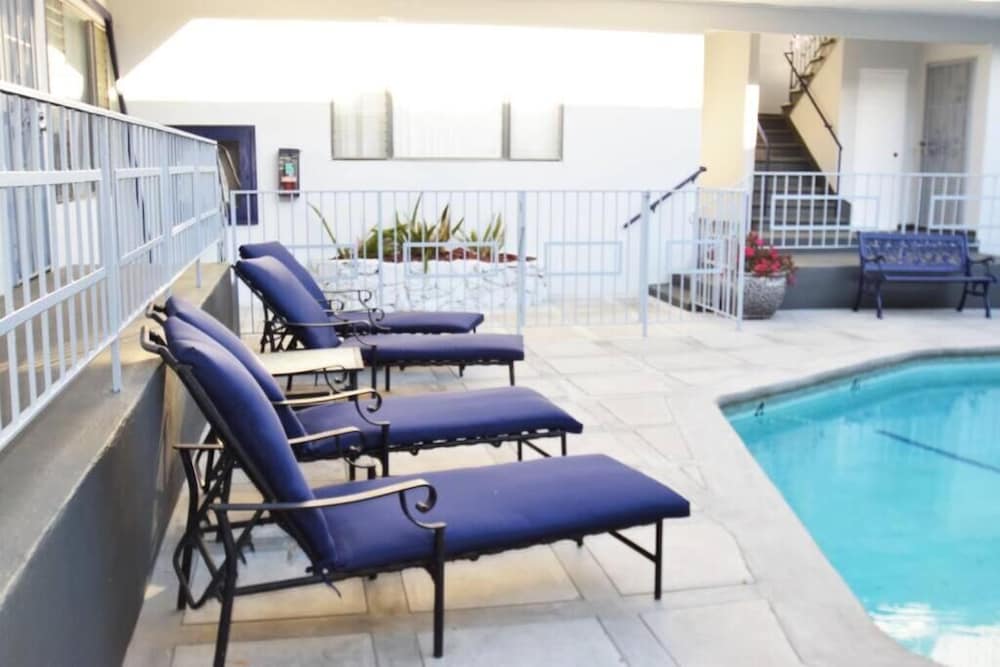 Hollywood Business Suites