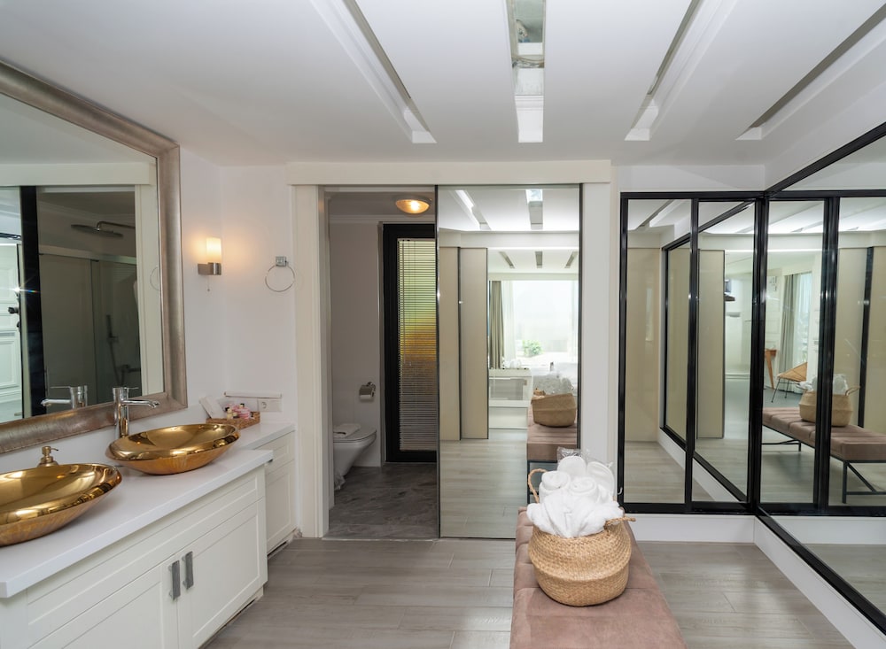 Marinhill High Luxury Property
