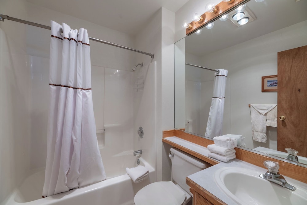 Pend Oreille Shores Resort