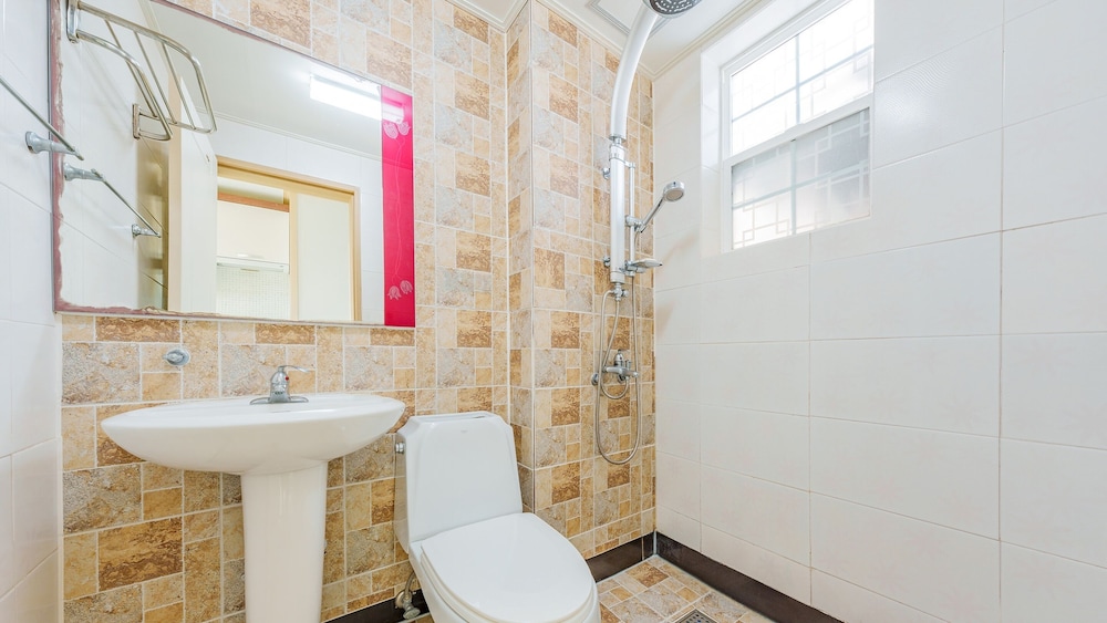 Geoje Peugeot Gomsol Petfriendly Pension
