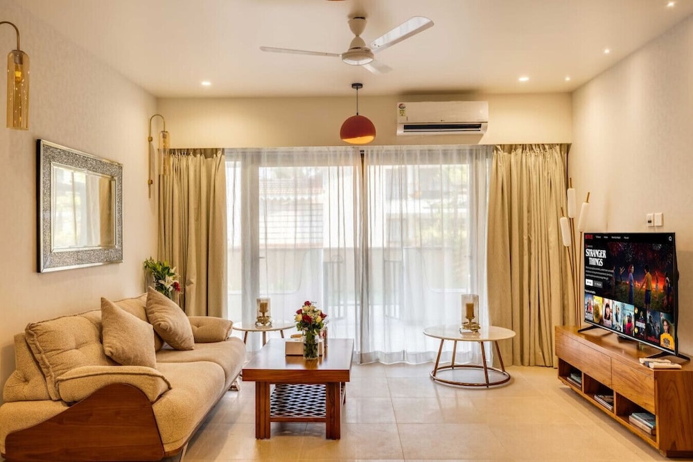 2BR w Pool Sauna 2km to Baga Calangute Beach