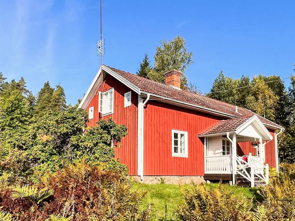 Scenic Lakeside Home Near Askersund