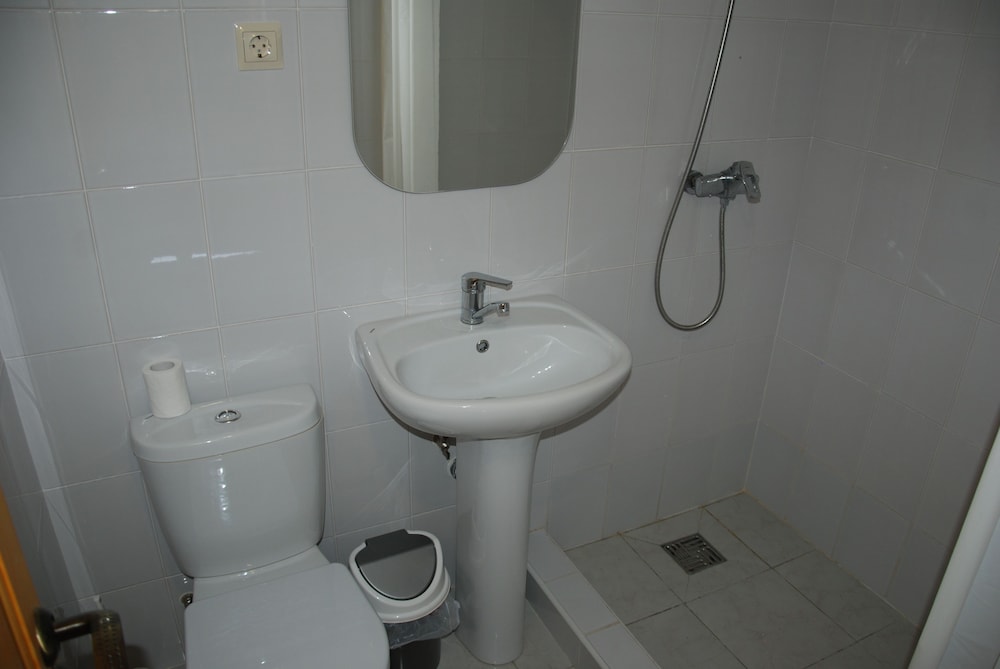Peak Season Hotel