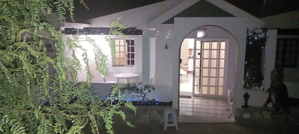 Caleta de Fuste Apartment- Sleeps4- Pool- Garden