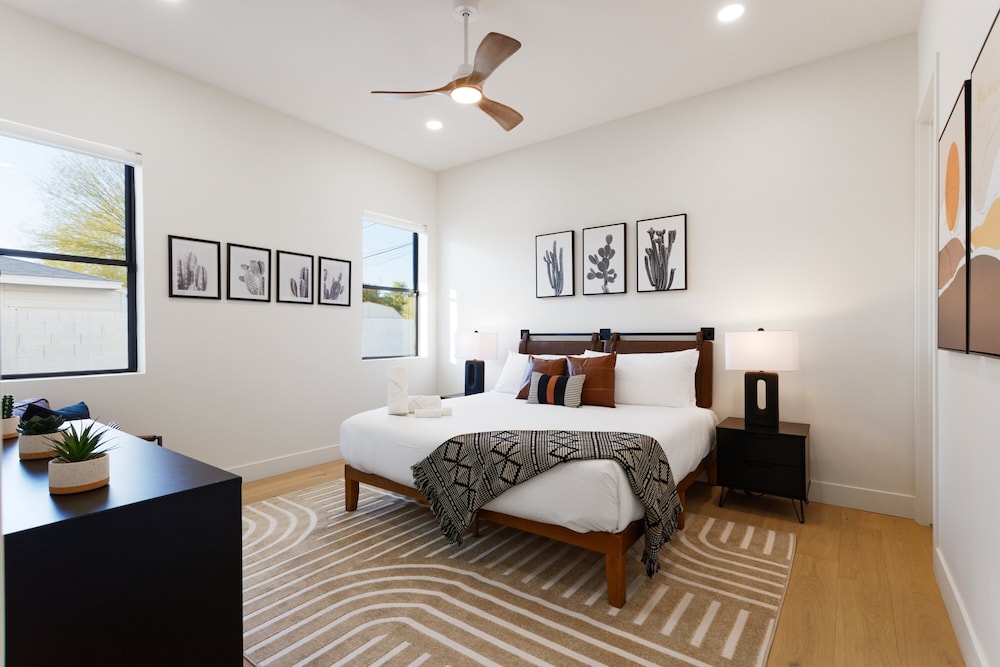Luxe - Nouveau - Sparkling Pool - Walk to Old Town