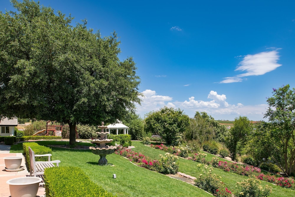Grand Contento by Avantstay Extraordinary Estate w Pool Movie Room