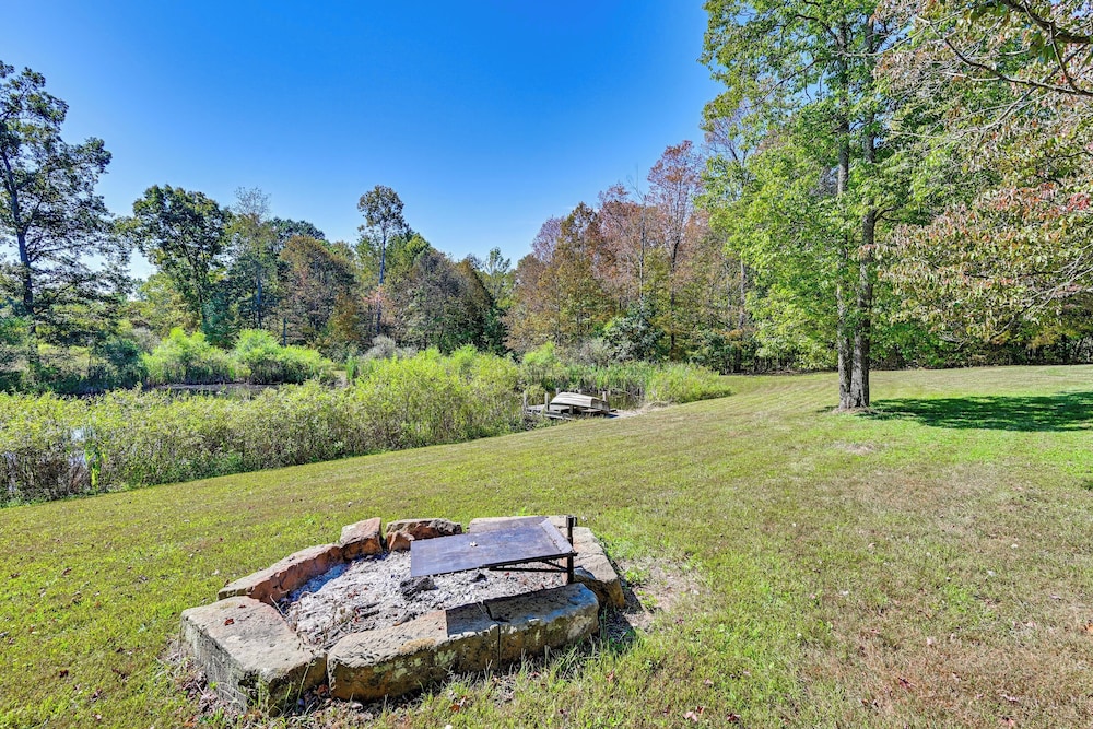Ohio Hunters Cabin w/ Pond Access: Pets Welcome!