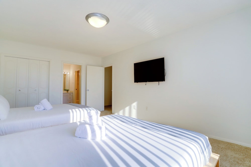 Crystal City Comfortable Apartments