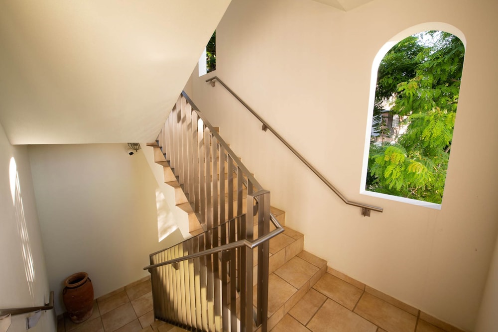 Lazy Parrot Inn - Property Image 20