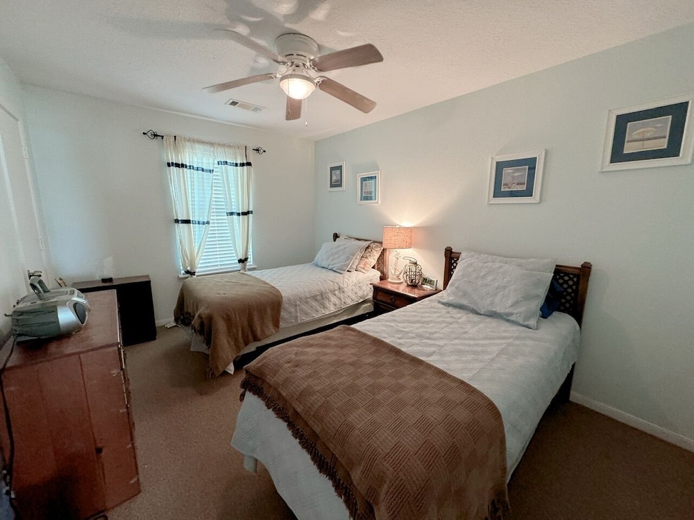 Sea Note 3 Bedroom Home by RedAwning view 5