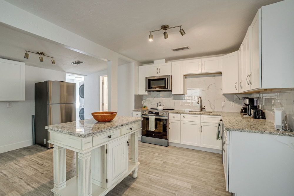 Unwind Poolside + Walk to Beach! Sarasota Retreat