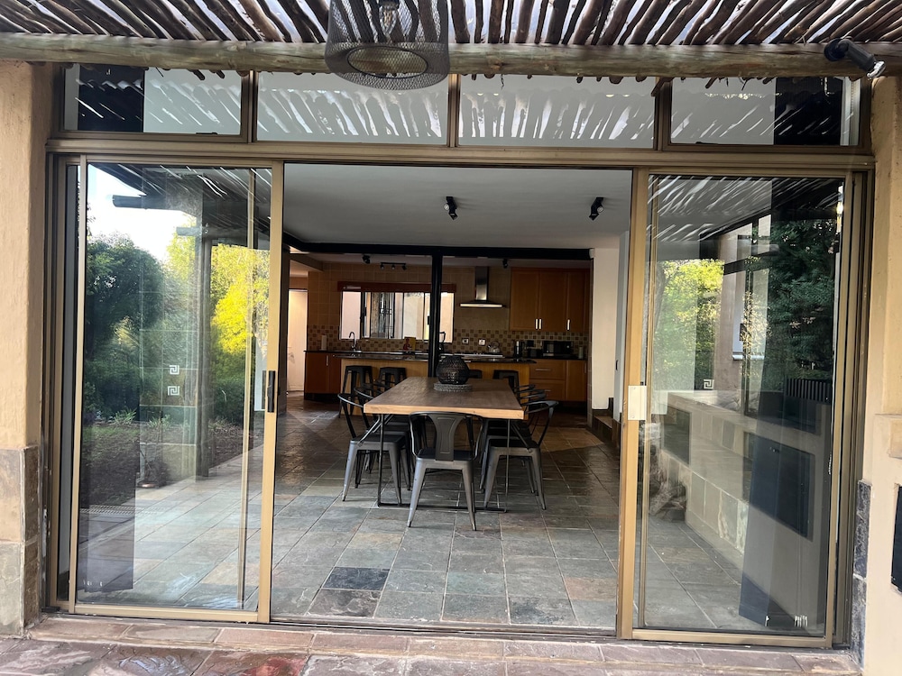 Bryanston Luxurious 4-Bed Villa