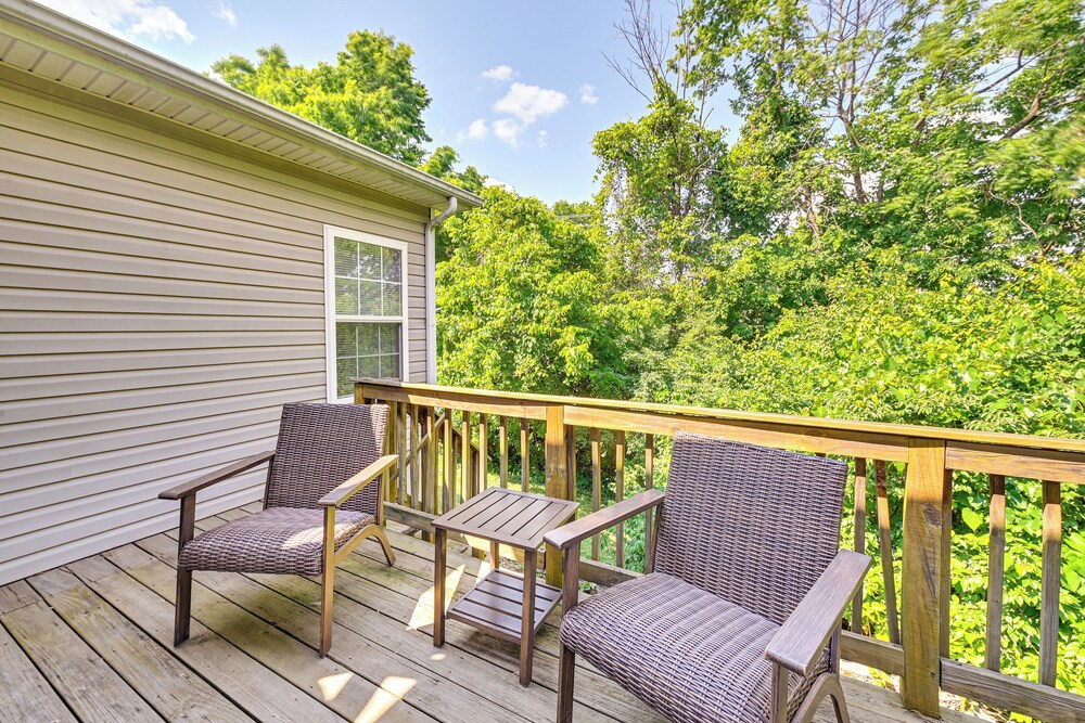 10 Mi to Keeneland: Family Home w/ Deck & Yard
