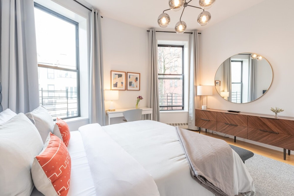Cypress Court II by Rove Travel 1BR Harlem Apt