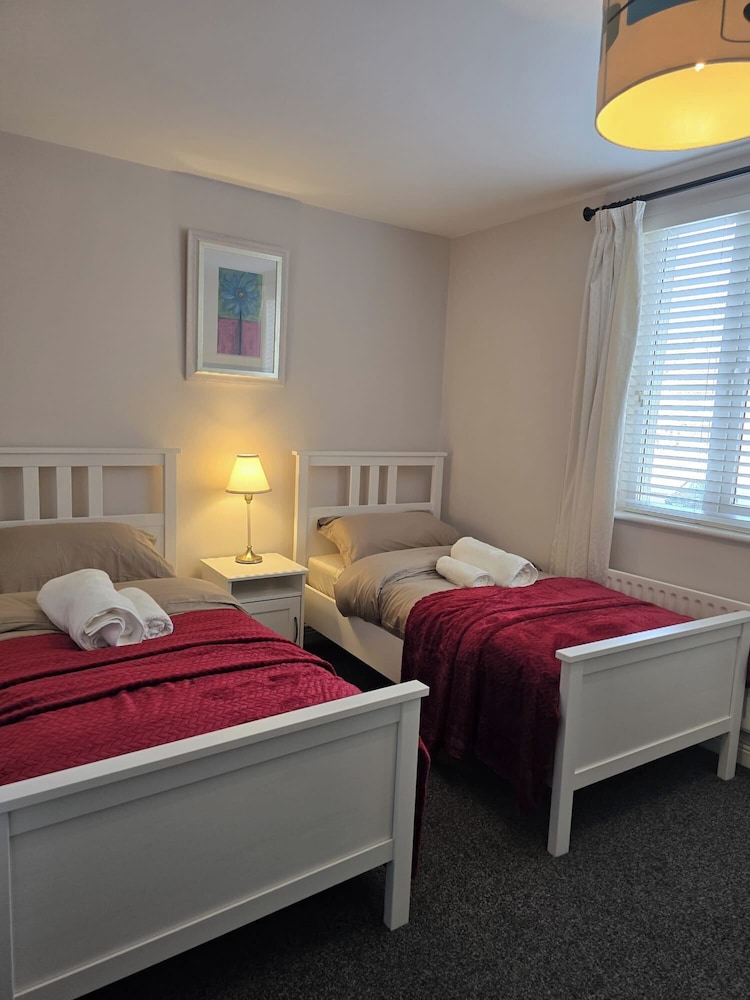 Dublin - 3 Bedroom Cosy Home - Sleeps Max 7
