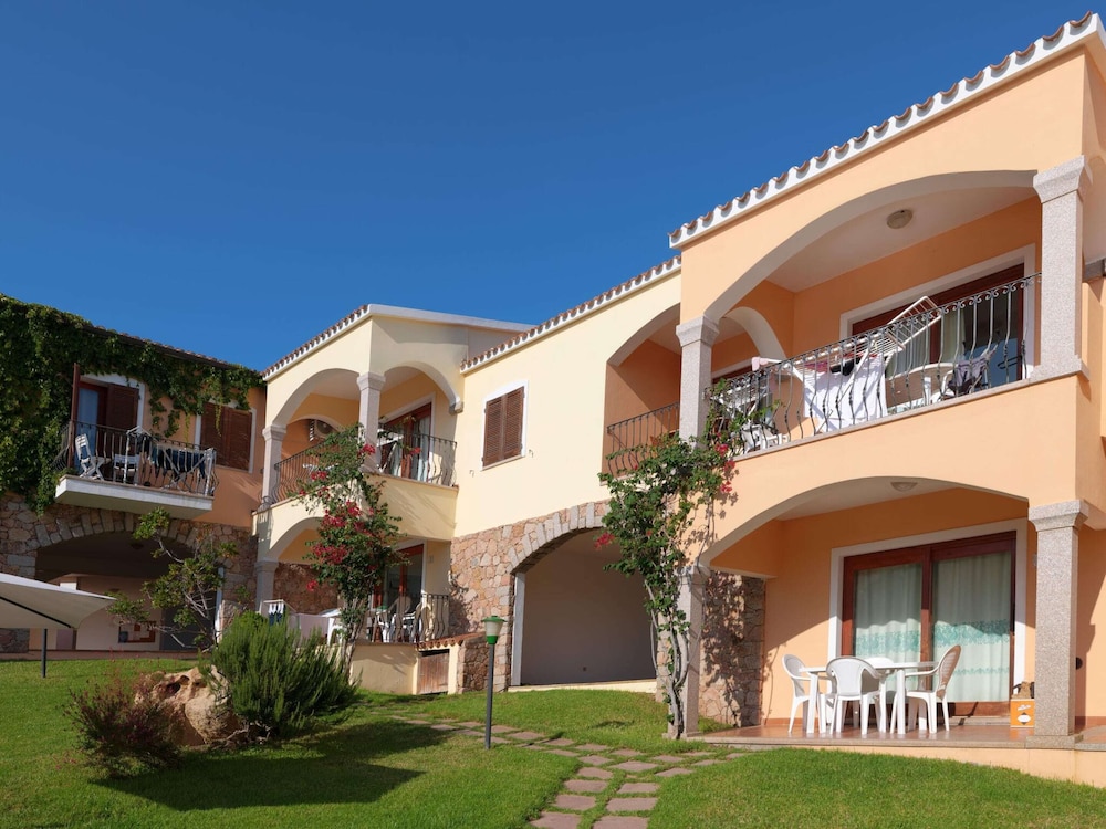 Apartment in Badus With Communal Pool