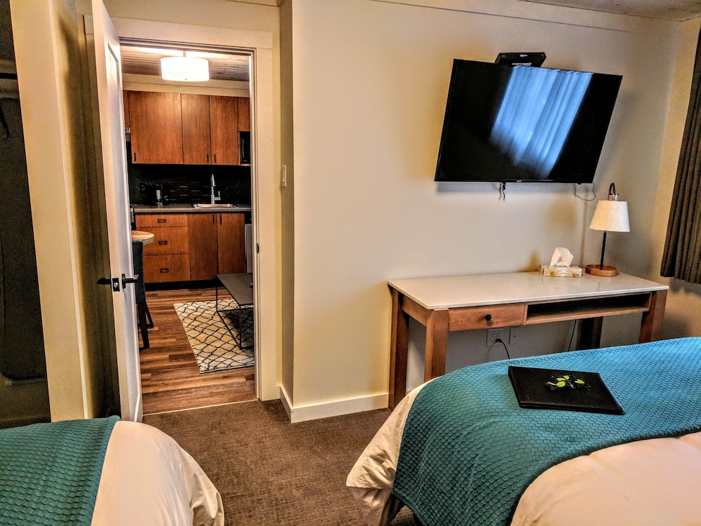 Riverside Inn