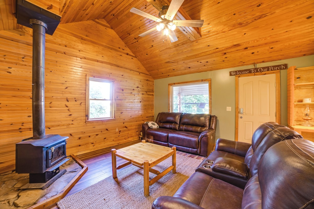 Private Lake & Dock: Log Cabin, 2 Mi to Clay!